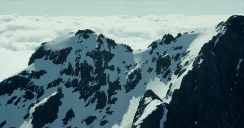 Aerial Shot of Close Mountain Range Peaking through High Altitude Clouds Stockbeeldmateriaal 146181908