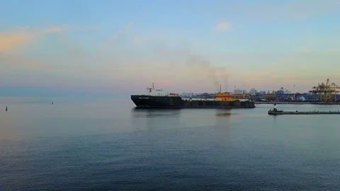Aerial shot of container ship in sea Stockbeeldmateriaal 82401317