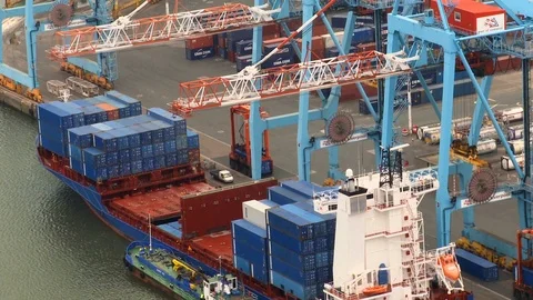 Aerial shot, Cranes Unloading Container Ship, Liverpool Docks 스톡 동영상 98829659