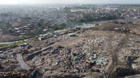 Aerial Shot of Dandora Garbage Dump and City Skyline in Nairobi Kenya Vídeos de archivo 336133329