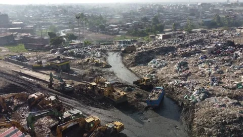Aerial Shot of Dandora Garbage Dump and City Skyline in Nairobi Kenya Vídeos de archivo 336276573
