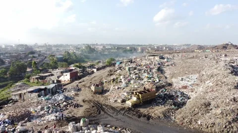 Aerial Shot of Dandora Garbage Dump and City Skyline in Nairobi Kenya Vídeos de archivo 336276674