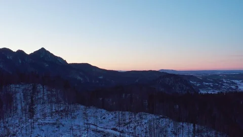 Aerial shot descending while seeing sunset in the background in winter. Stock Footage 127965076