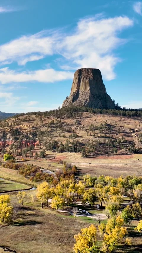 Aerial shot of Devils Tower in Wyoming. Vertical video. Stock-Footage 312004983