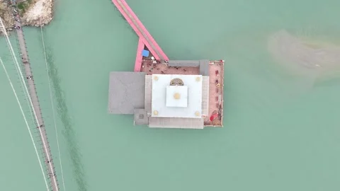 Aerial shot of Dhari Devi temple in Uttarakhand, India Vídeo Stock 344689487