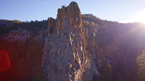 Aerial shot of dramatic canyon shadows and cliffs near Los Alamos NM Vidéo 332837225