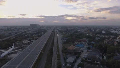 Aerial shot of elevated road at dusk Vidéo 74069845