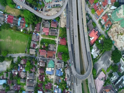 An aerial shot of highway intersection in the city. Видео 80954658