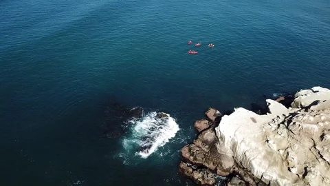 Aerial Shot of La Jolla Cliffs and Kayakers 库存影片 87918970