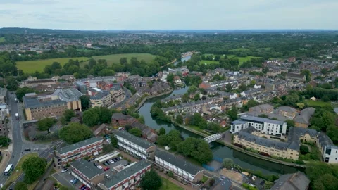 Aerial shot over the River Thames near Follys Bridge Oxford Oxfordshire. UK Vidéo 338308295