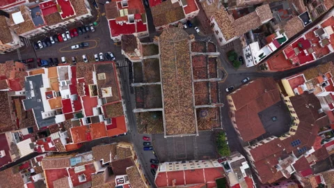 Aerial shot rises vertically above an old church in Sagunto Video stock 326035169