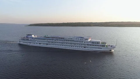 Aerial shot of ship in river Vídeos de archivo 84459867