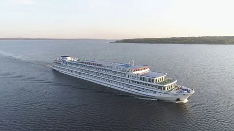 Aerial shot of ship in river Vídeos de archivo 84459901