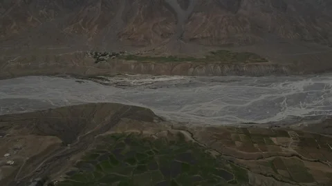 Aerial shot of Spiti river forming a beautiful pattern in kaza. Stock Footage 249243970