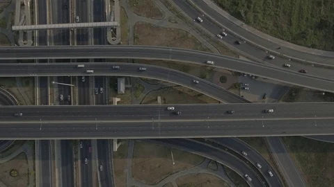 Aerial shot of traffic on elevated road intersection Видео 73731162