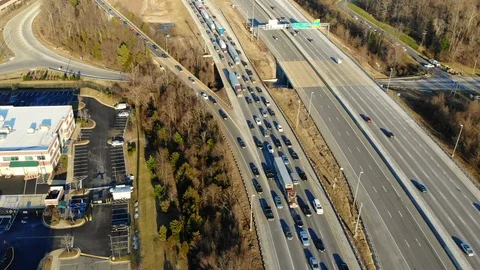 Aerial Shot Traffic on Interstate 95 South at Occoquan in Northern Virginia 動画素材 104011263