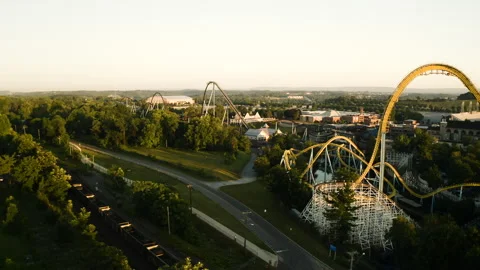 Aerial Shot of a Train passing by Hershey Park at Sunrise 库存影片 249692927