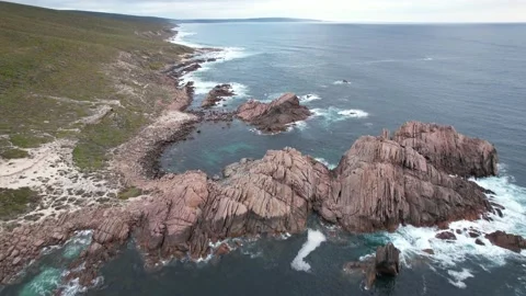 Aerial Showcase of Pristine Oceanfront Terrain 動画素材 239829123