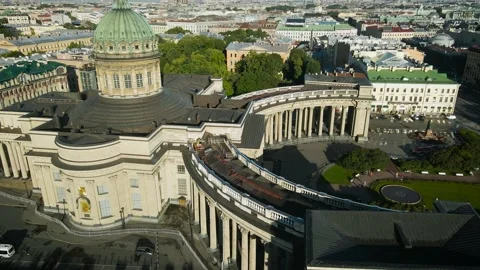Aerial side view of the dome and colonnade of the Kazan Cathedral in the histori Stock Footage 207321415