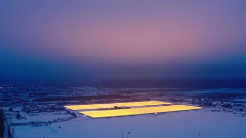 Aerial side view of large industrial greenhouses for growing plants in winter 스톡 동영상 150677952