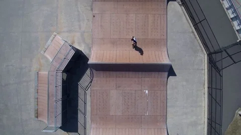 Aerial Skateboarder 스톡 동영상 79972944