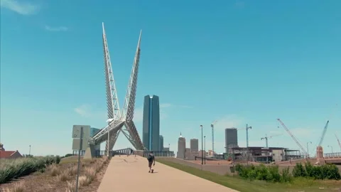 Aerial: Skydance Bridge crossing the Interstate Feeway, Oklahoma City, USA 스톡 동영상 130438943