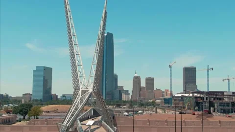 Aerial: Skydance Bridge crossing the Interstate Feeway, Oklahoma City, USA 스톡 동영상 130439080