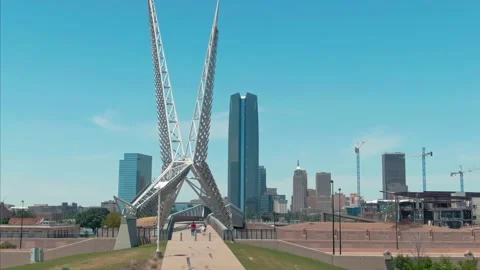 Aerial: Skydance Bridge crossing the Interstate Feeway, Oklahoma City, USA 스톡 동영상 130443002