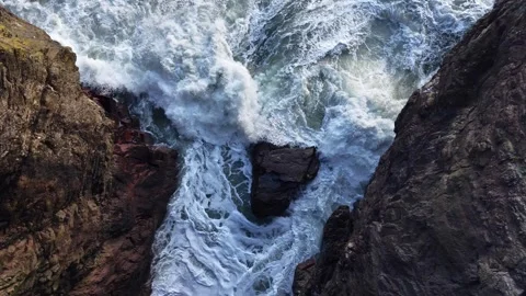 Aerial Slow Motion River Flow Through Rocks Top Down View 库存影片 332944835