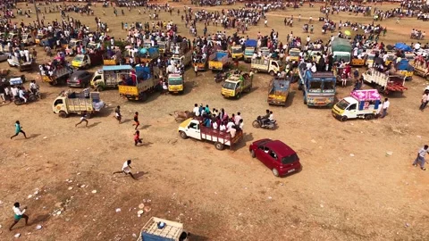 Aerial Slow Motion View of Catching Bull at Siravayal Manjuvirattu Festival 動画素材 330577984