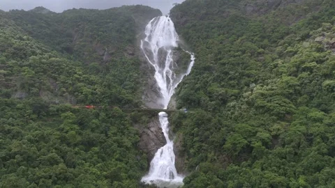 Aerial Slow motion View of Dudhsagar Waterfall with Train 動画素材 332886660