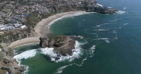 Aerial Soaring Above Thousand Steps Beach Laguna California 60 Frames Per Second Stockbeeldmateriaal 89035499