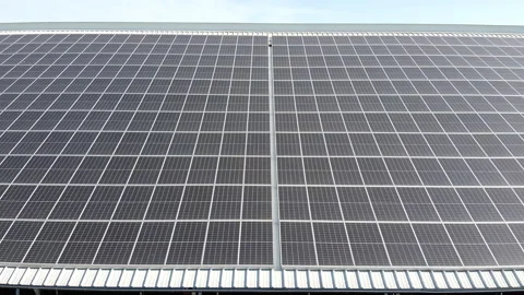Aerial of solar panels 動画素材 133280212