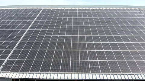 Aerial of solar panels 動画素材 133303834