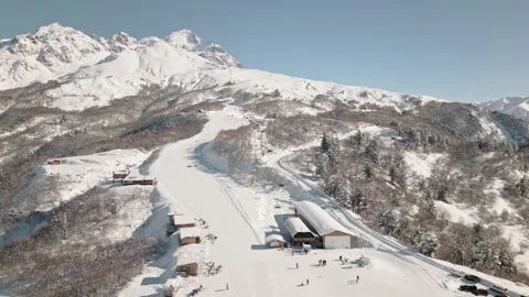 Aerial static view of Tetnuldi ski resort in Svaneti region, Georgia, showc.. Vidéo 312061876