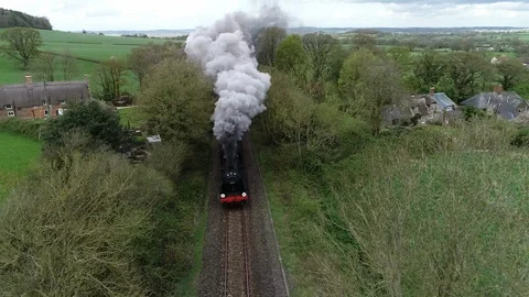 Aerial of Steam Train powering up Evershot Hill 스톡 동영상 89769348