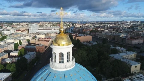 Aerial summer view on Trinity Cathedral in Saint-Petersburg. 库存影片 91184373