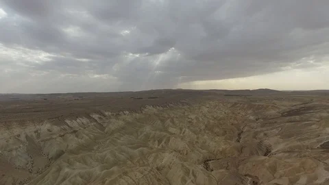 Aerial of sun rays in the cloudy day over Zin Wilderness. Israel. DJI-0046-04 库存影片 124413902