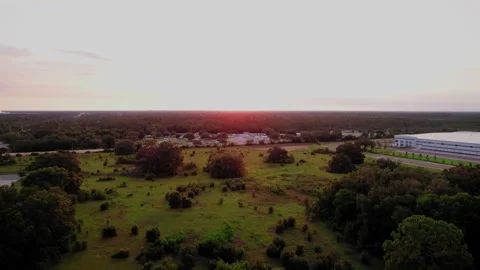 Aerial Sunset Over Green Fields and Industrial Buildings in Ocala Florida Vídeo Stock 315505203