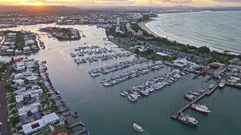 Aerial sunset over Mooloolaba Harbour marina and river channels, Sunshine C.. Stock-Footage 333444486