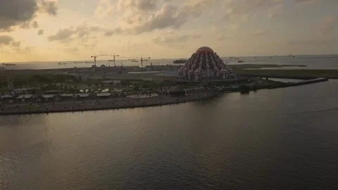 Aerial Sunset View of 99 Dome Mosque, Losari Beach, Makassar Video stock 161531495