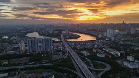 Aerial sunset view of Hanoi Ring Road 3 interchange with Phap Van Cau Gie Expres Vidéo 344743014