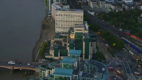 Aerial sunset view MI6 Building and London cityscape Vidéo 83871007