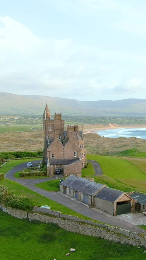 Aerial sunset view of Mullaghmore Head and Classiebawn Castle. Co Sligo, Ireland 스톡 동영상 302127972