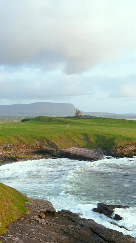 Aerial sunset view of Mullaghmore Head and Classiebawn Castle. Co Sligo, Ireland 스톡 동영상 302128124