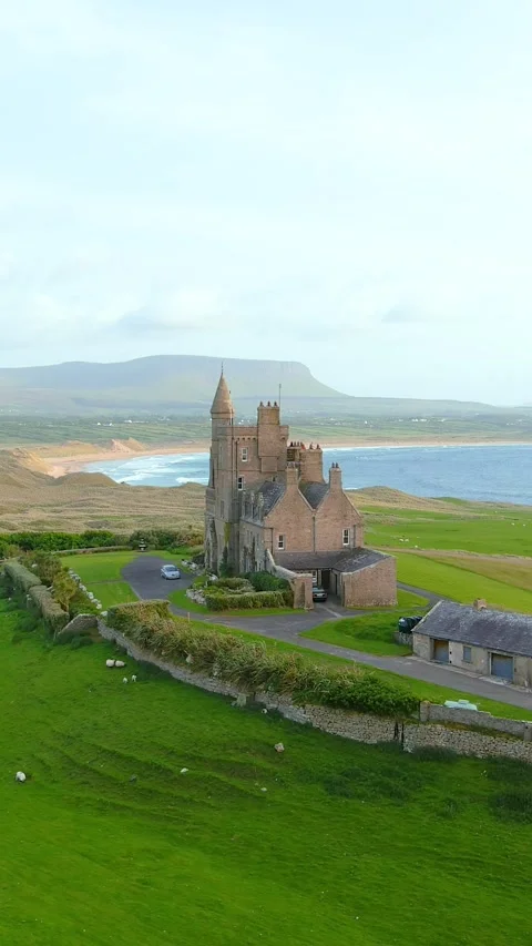 Aerial sunset view of Mullaghmore Head and Classiebawn Castle. Co Sligo, Ireland Stockbeeldmateriaal 304694789