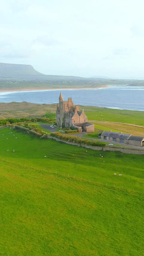 Aerial sunset view of Mullaghmore Head and Classiebawn Castle. Co Sligo, Ireland 스톡 동영상 311868522