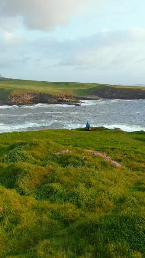 Aerial sunset view of Mullaghmore Head and Classiebawn Castle. Co Sligo, Ireland 库存影片 313699435