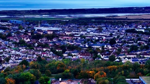 Aerial Sunset View Over Irvine Town Houses and Coastline Background 库存影片 335685426