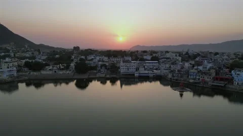 Aerial Sunset View of Pushkar Lake and Town in Rajasthan 스톡 동영상 341568133